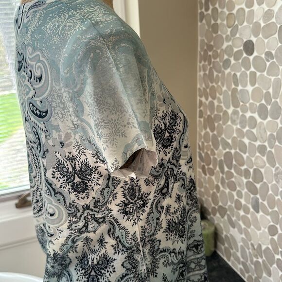 NWT World Unity printed blue short sleeve top – size M - Picture 6 of 8